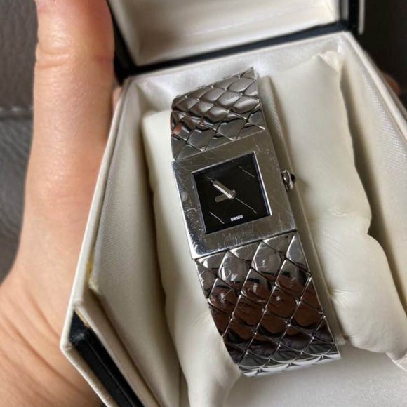 CHANEL Authentic USED WOMEN Silver H0009 Watch - Picture 1 of 14